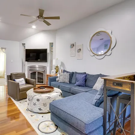 Ocean Springs Home With Fire Pit And Game Room!